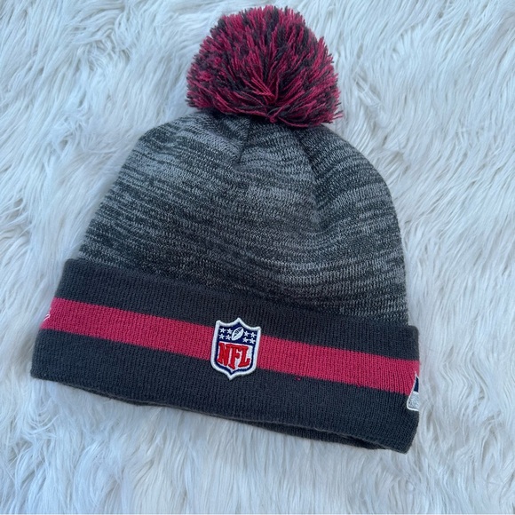 New Era • Seattle Seahawks Breast Cancer Awareness Official NFL Pom Pom Beanie - Picture 8 of 9